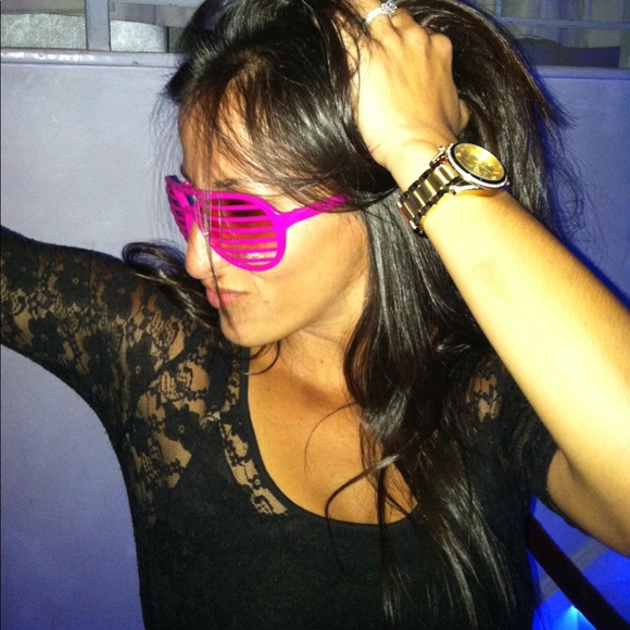 Meet your Posher, Ines - Picture 1 of 1